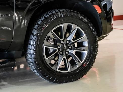 Used 2023 Chevrolet Suburban Z71 w/ Z71 Off-Road Package AWD/4WD image 49