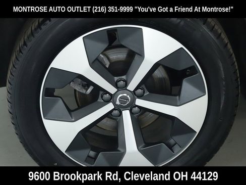 Used 2023 Volvo XC40 B5 Plus w/ Climate Package image 46