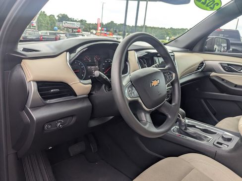 Used 2022 Chevrolet Traverse LS FWD image 13