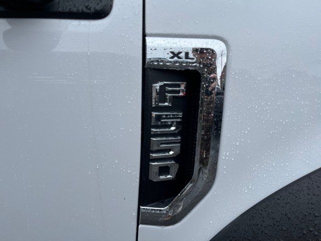 Used 2021 Ford F550 4x4 Regular Cab Super Duty image 5
