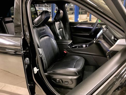 Used 2022 Jeep Grand Cherokee Overland image 16