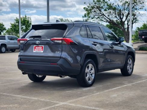 Used 2022 Toyota RAV4 XLE image 3