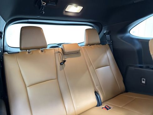 Used 2021 Toyota Highlander Platinum image 33