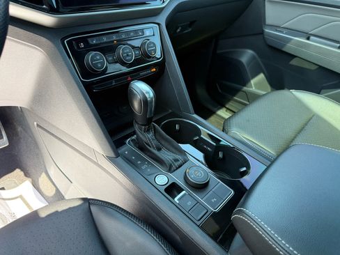 Used 2022 Volkswagen Atlas Cross Sport SEL R-Line image 20