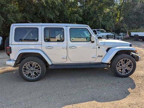 Used 2023 Jeep Wrangler Unlimited Sahara AWD/4WD image 12