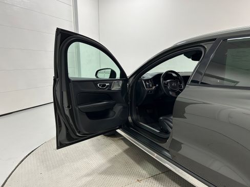 Used 2020 Volvo V60 T5 Cross Country AWD/4WD image 23