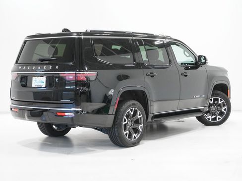 Used 2023 Jeep Wagoneer Series III w/ Preferred Equipment Group image 7