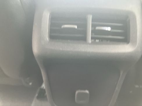 Used 2018 Chevrolet Equinox LT FWD image 16
