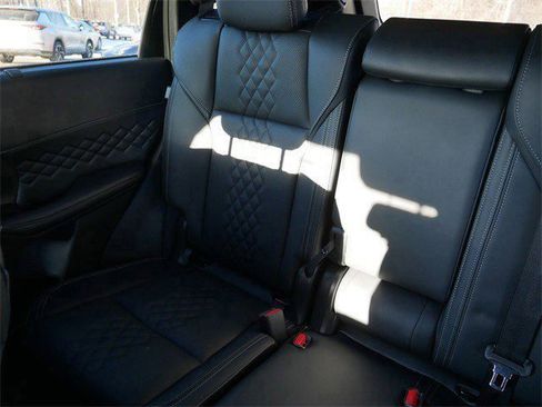 Used 2025 Mitsubishi Outlander SEL Black Edition image 13