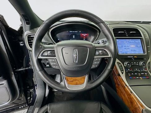Used 2020 Lincoln Nautilus Reserve image 11
