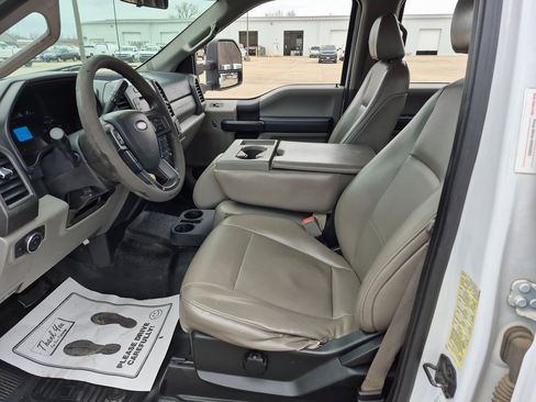 Used 2018 Ford F250 XL w/ Power Equipment Group image 9