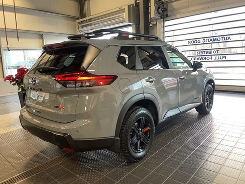 Used 2025 Nissan Rogue SV w/ Rock Creek Premium Package image 17