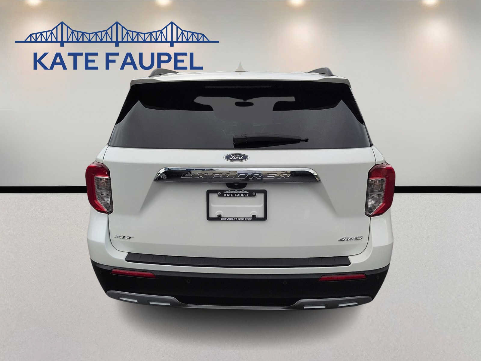 Used 2023 Ford Explorer XLT w/ Equipment Group 202A AWD/4WD image 6