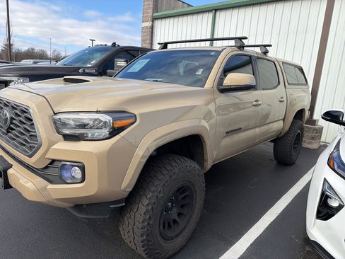Used 2020 Toyota Tacoma TRD Sport image 9