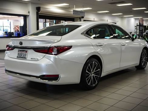 Certified 2025 Lexus ES 300h w/ Premium Package FWD image 6