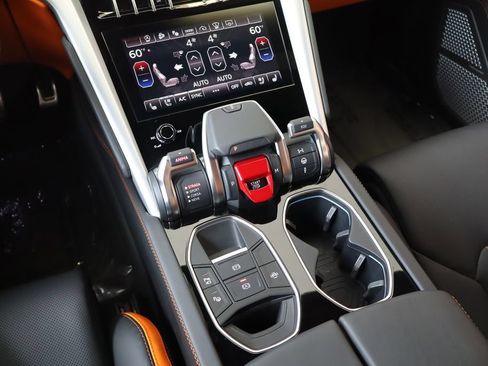 Used 2024 Lamborghini Urus S AWD/4WD image 18