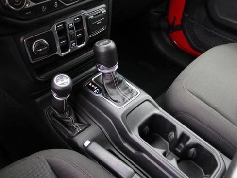 Used 2022 Jeep Wrangler Unlimited Sahara AWD/4WD image 25