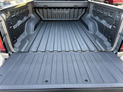 New 2026 GMC Canyon Elevation w/ LPO, Black Badging Package image 24