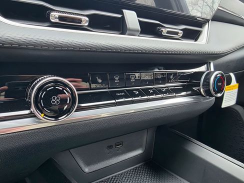 New 2026 Chevrolet Equinox LT w/ LPO, Floor Liner Package image 22