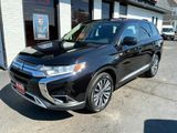 Used 2020 Mitsubishi Outlander SE image 2