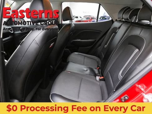 Used 2023 Hyundai Venue Limited FWD image 22