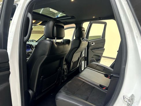 Used 2019 Jeep Grand Cherokee Altitude image 36