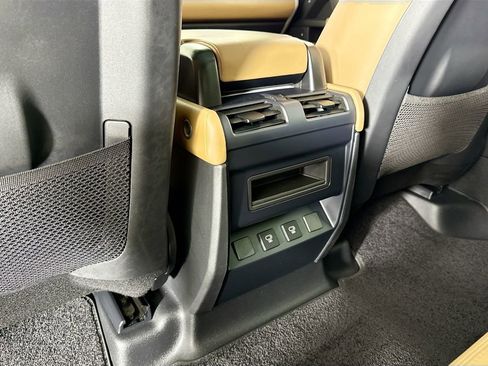 Used 2025 Land Rover Defender 110 X-Dynamic SE image 16