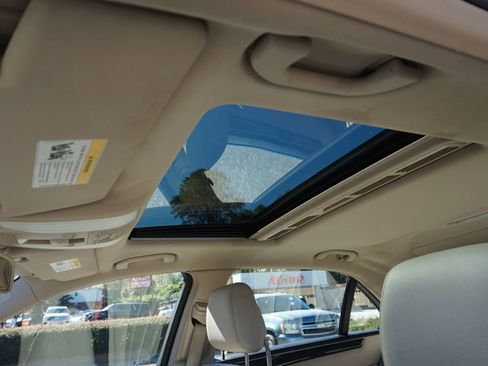 Used 2014 Mercedes-Benz E 550 4MATIC Sedan image 48