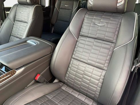 Used 2026 Cadillac Escalade ESV Platinum Sport w/ LPO, ONYX Package AWD/4WD image 42