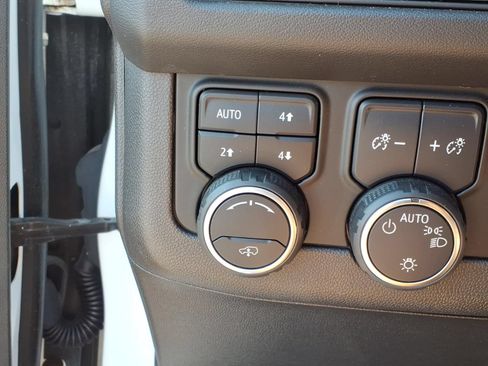 Used 2021 Chevrolet Tahoe Z71 w/ Z71 Off-Road Package AWD/4WD image 27