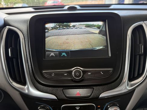 Used 2018 Chevrolet Equinox LS FWD image 16