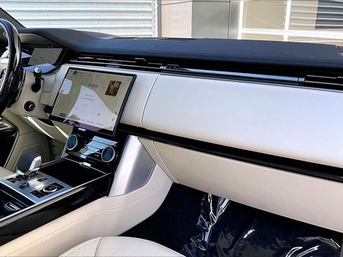 Used 2023 Land Rover Range Rover Long Wheelbase SE image 15