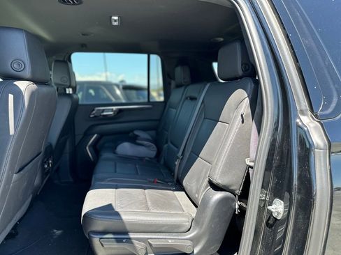 Used 2025 Chevrolet Suburban Z71 image 4