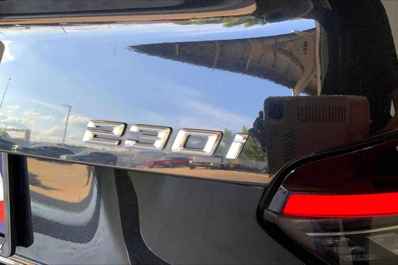 Used 2022 BMW 230i Coupe w/ M Sport Package RWD image 9
