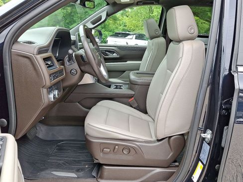 Used 2022 GMC Yukon XL SLT w/ SLT Premium Package AWD/4WD image 11