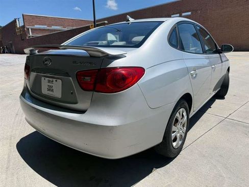 Used 2010 Hyundai Elantra GLS FWD image 4