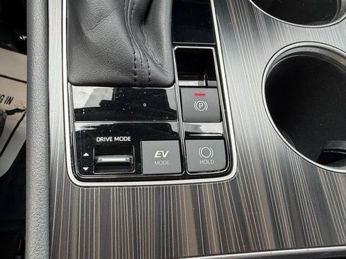 Used 2022 Toyota Sienna Limited FWD image 49