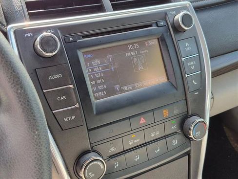 Used 2015 Toyota Camry LE FWD image 11