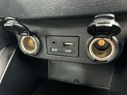 Used 2017 Hyundai Veloster FWD image 36