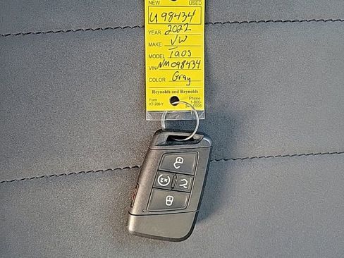 Certified 2022 Volkswagen Taos SE w/ Panoramic Sunroof Package image 36