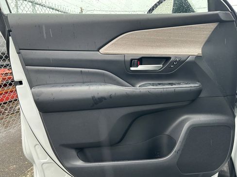 Used 2025 Toyota Grand Highlander AWD image 22