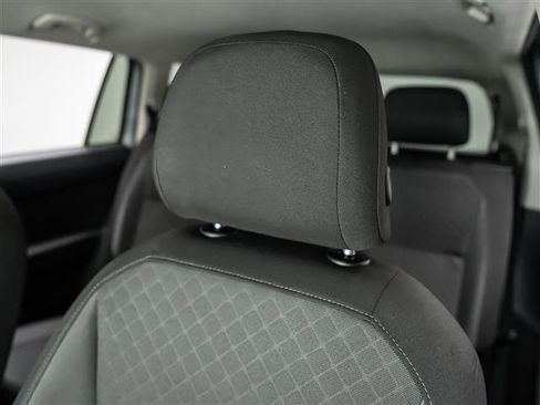 Used 2019 Volkswagen Tiguan S image 18