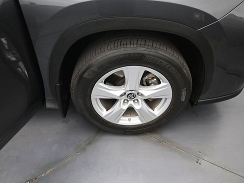 Used 2023 Toyota Highlander L FWD image 35