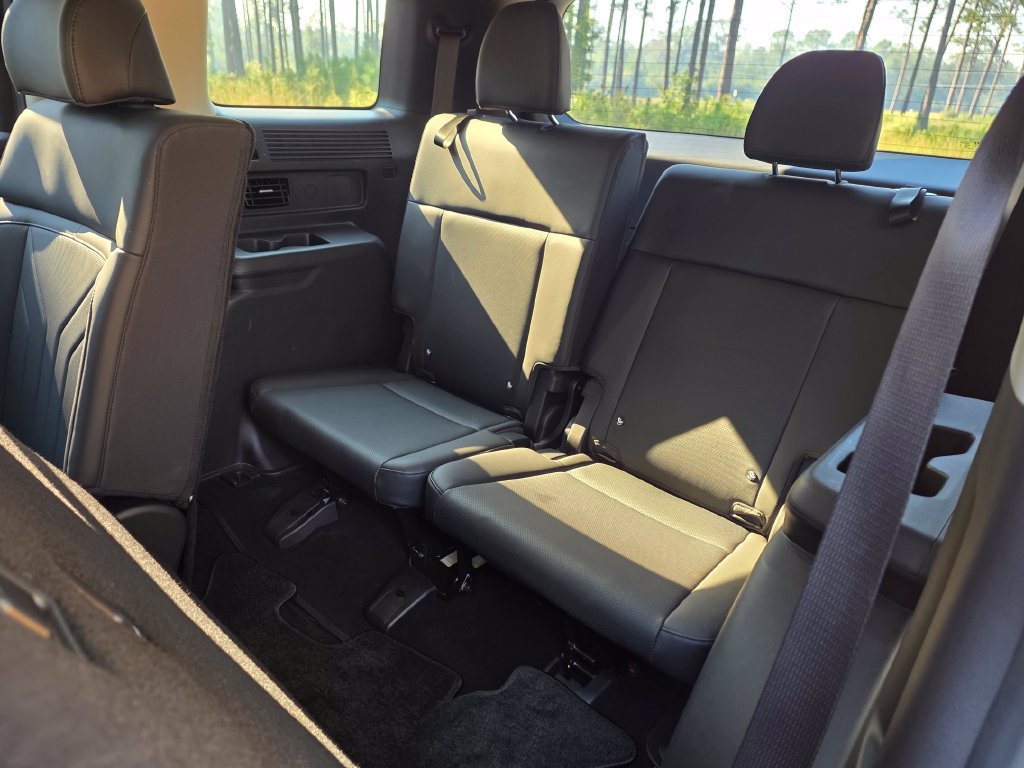 Used 2025 Hyundai Santa Fe SEL FWD image 17