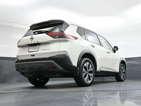 Used 2023 Nissan Rogue SV image 37