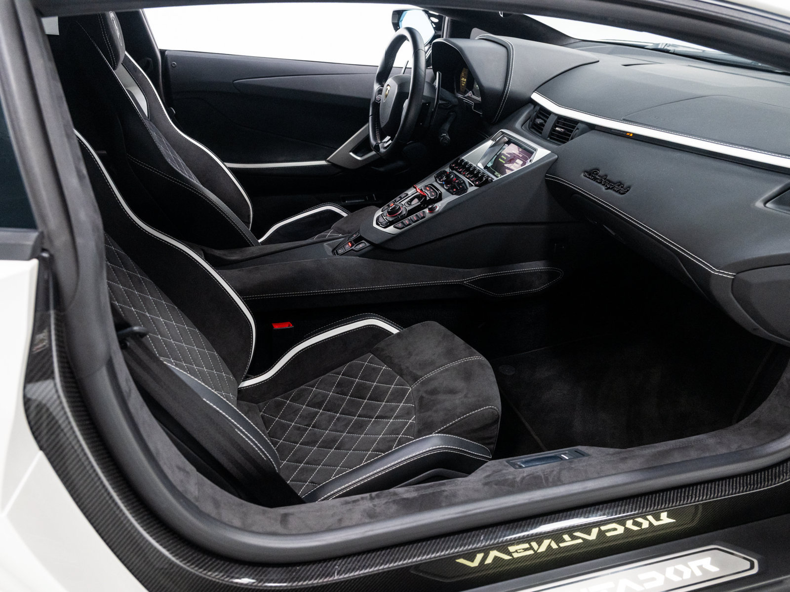 Used 2018 Lamborghini Aventador S AWD/4WD image 52