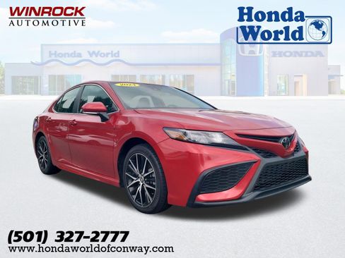 Used 2024 Toyota Camry SE FWD image 1