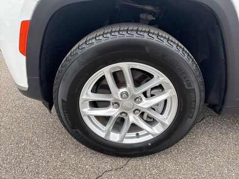 Used 2022 Jeep Grand Cherokee L Laredo w/ Luxury Tech Group I image 11