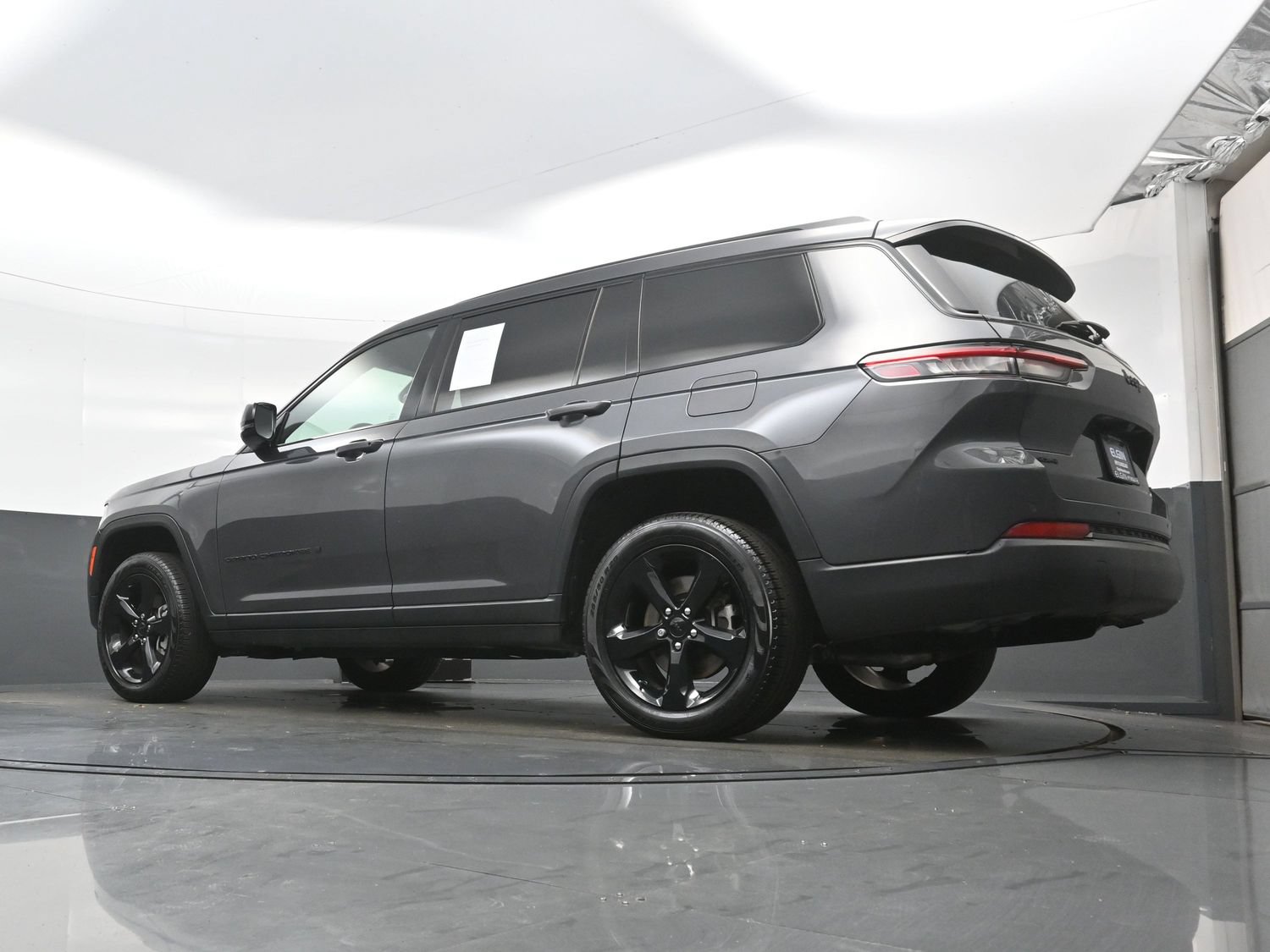 Used 2024 Jeep Grand Cherokee L Limited w/ Black Appearance Package AWD/4WD image 30