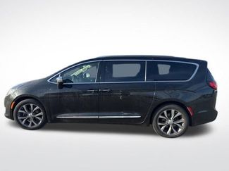 Used 2017 Chrysler Pacifica Limited w/ UConnect Theater Package video 2
